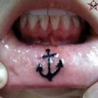 tatuagem nos lábios