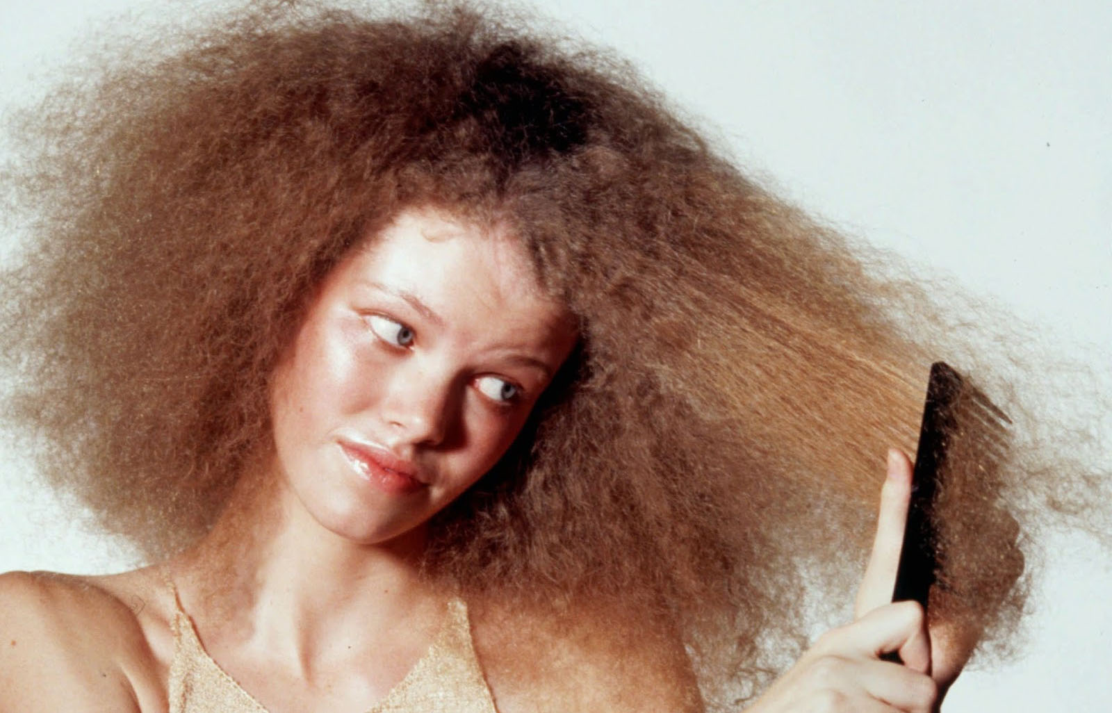 4 Dicas para reduzir o volume dos cabelos - Beleza - Cabelo - Fortissima
