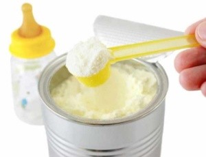 formula-infantil-leite-em-po-e-mamadeira