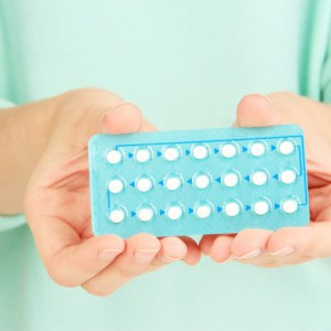 pilula-anticoncepcional-vantagens-2-tt-width-300-height-300-bgcolor-FFFFFF.jpg