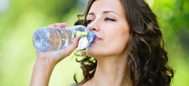 Há processos metabólicos que só a água pura é capaz de realizar no corpo humano. Foto: Shutterstock