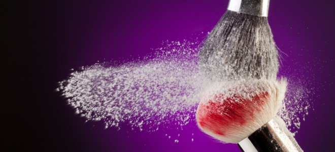 Limpeza de pincel de maquiagem depende se possui cerdas naturais ou sintéticas. Foto: Shutterstock