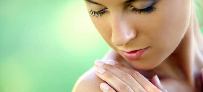Cuidados básicos ajudam a manter a sua pele linda e com uma aparência saudável. Foto: Shutterstock