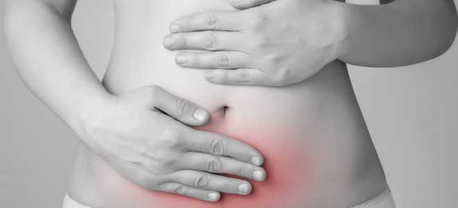 O sintoma mais relatado da endometriose é a dor no abdômen ou na pelve. Foto: Shutterstock