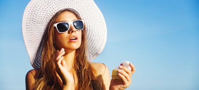Protetor solar para os cabelos é opção para blindar os fios contra os raios UV. Foto: Shutterstock