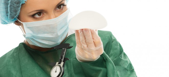 Esclareça suas dúvidas com o cirurgião e saiba tudo sobre o silicone no bumbum. Foto: Shutterstock
