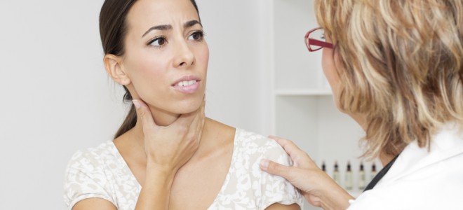 Garganta inflamada provoca dor, mas pode ser tratada com soluções caseiras. Foto: Shutterstock