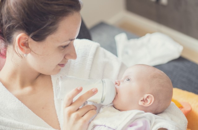 Esterilizador de mamadeiras não é uma unanimidade entre pais e mães